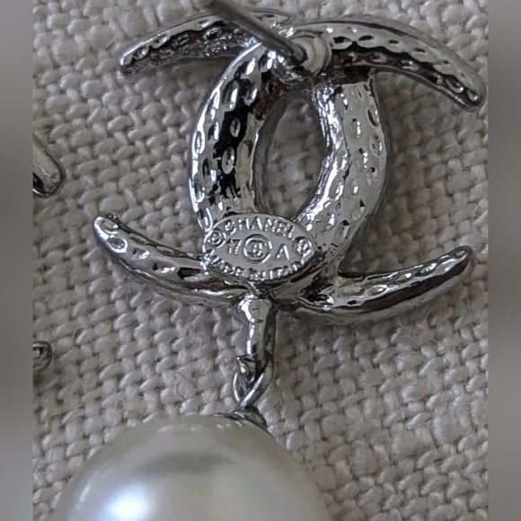 🔥Chanel CC Moon Crystal Faux Pearl Dangle Piercing Earrings - Picture 7 of 12